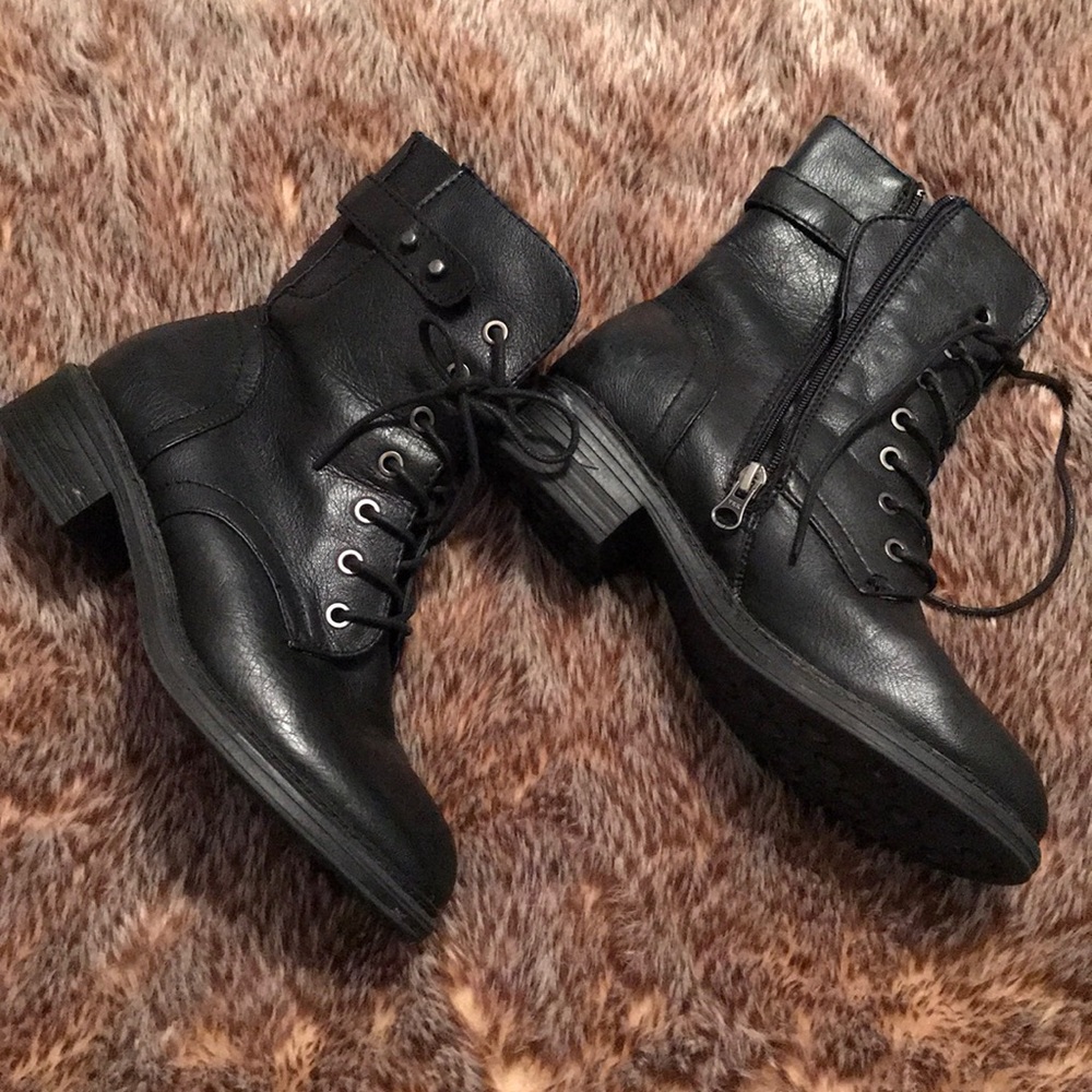 Combat boots